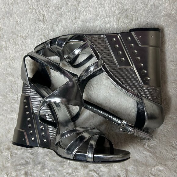 Prada Silver Patent Leather Criss Made in Italy UK Size 39 US Size 8 Women 4.5 I - Picture 3 of 10
